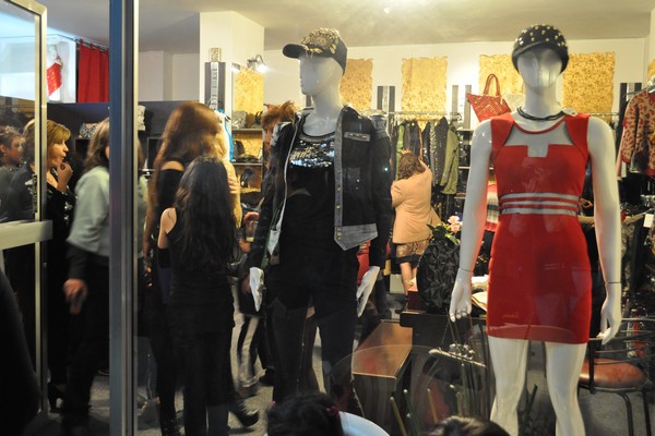 S ladies boutique Opening